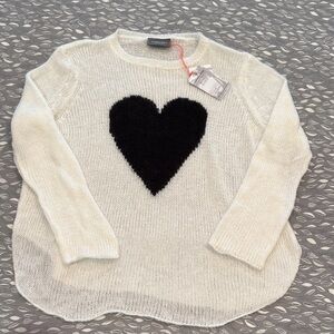 WOODEN SHIPS Valentine’s Day White Sweater with Black Heart, size M/L